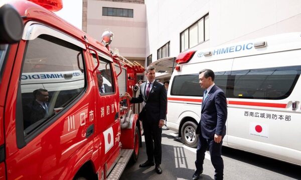Japón dona 50 carros de bomberos y ambulancias