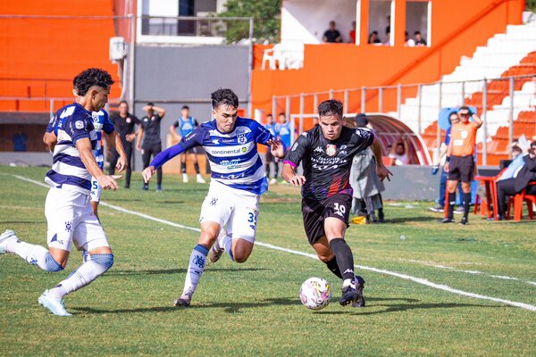 Paridad entre el General Caballero JLM y 2 de Mayo - 1000 Noticias
