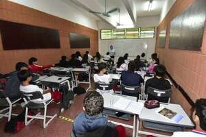 CNC: por riesgo de derrumbe, mudaron a 600 alumnos a ex colegio subvencionado - Nacionales - ABC Color