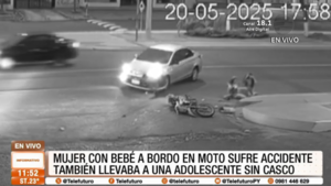 Iba en moto con un bebé y sufrió accidente de tránsito