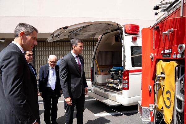 Japón dona 50 vehículos de emergencia al Paraguay como parte de una histórica cooperación • PARAGUAY TV