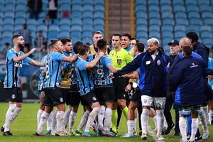 Versus / El compañero de Mathías Villasanti que terminó preso tras la eliminación de Gremio