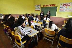 Pupitres chinos no alcanzan para todos en escuela indígena - Nacionales - ABC Color
