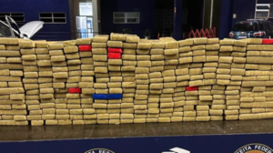 Abandonan camioneta con más de 240 kilos de marihuana en el Puente de la Amistad