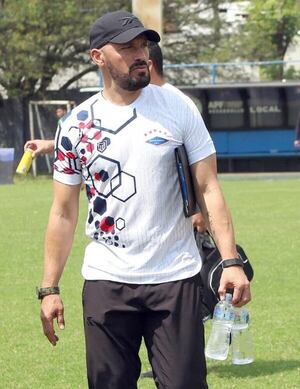 Independiente CG despide a Carlos Humberto Paredes - Fútbol de Intermedia - ABC Color