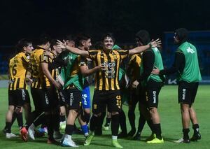 Guaraní  no falla  y da pelea - Fútbol - ABC Color