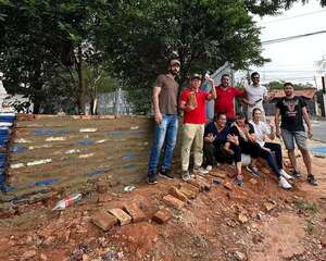 Levantan muro caído en escuela y denuncian desidia del MEC - Nacionales - ABC Color
