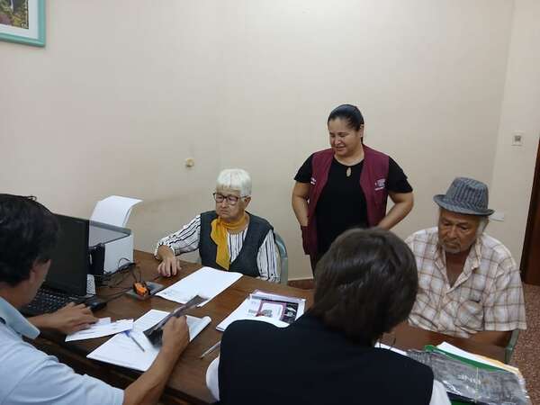 Más de 7.000 adultos mayores se suman este mes al programa de pensiones - Nacionales - ABC Color