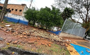 Voluntarios reconstruyen muro caído en una escuela de Asunción y denuncian desidia del MEC - OviedoPress
