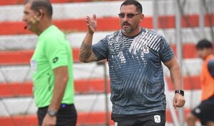 Versus / Debut triunfal de Mario Grana al frente de Tacuary 