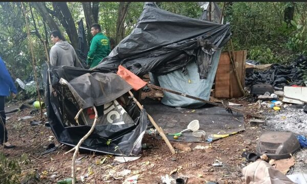 Desmantelan campamento de adictos del Parque Independencia