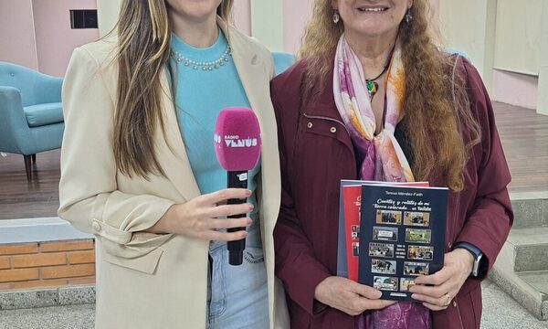 La reconocida autora Teresa Méndez-Faith presento sus últimos tomos en la UNIBE
