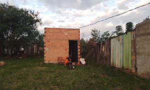 Pobladora de territorio social Villa Elsa denuncia desalojo irregular para entregar su vivienda a otra persona - OviedoPress