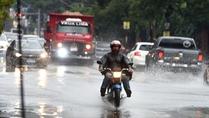 Mañana pasada por agua, cayeron 55 mm en Asunción y seguirá lloviendo