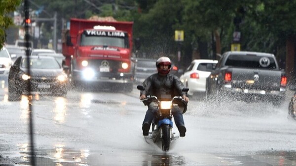Mañana pasada por agua, cayeron 55 mm en Asunción y seguirá lloviendo