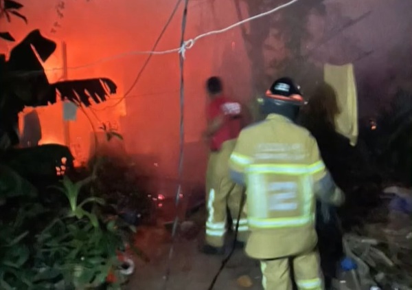 Bomberos controlan incendio en casa de Trinidad sin heridos