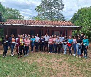 Apoyo educativo: estudiantes de escasos recursos acceden a becas en María Antonia - Nacionales - ABC Color