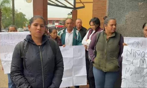 Vecinos de Simón Bolívar se manifiestan frente al Poder Judicial por un caso de presunta violencia infantil - OviedoPress