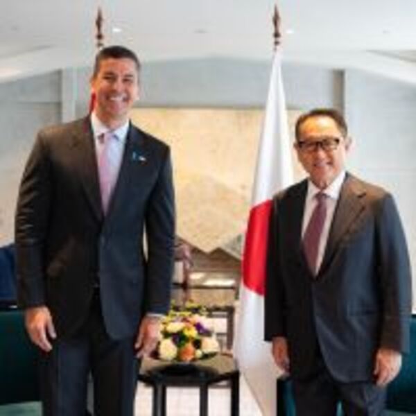 El presidente de la República Santiago Peña se reunió con Akio Toyoda, presidente de Toyota :: Presidencia de la República del Paraguay