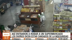 Así entraron a robar a un supermercado
