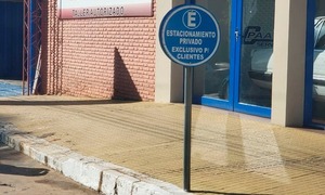 Presentan minuta para controlar uso irregular de espacios como estacionamientos exclusivos en Coronel Oviedo - OviedoPress