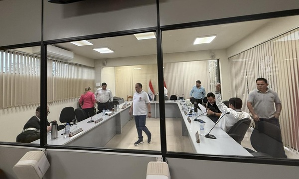 La sesión de la Junta Municipal de Coronel Oviedo duró una hora y costó G. 48 millones - OviedoPress