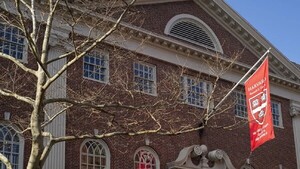 Gobierno de Trump prohíbe a Harvard matricular a estudiantes extranjeros