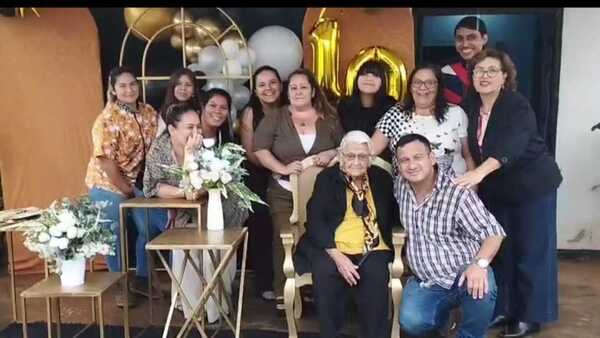 A sus 103 años, sigue lúcida gracias al amor y la protección de los suyos
