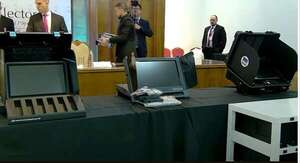 AUDIO: Máquinas de votación: “Vale la pena invertir por mantener el sistema democrático”, asegura senador - Periodísticamente - ABC Color