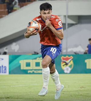 Triplete de Héctor Bobadilla en la Copa Bolivia - Fútbol - ABC Color