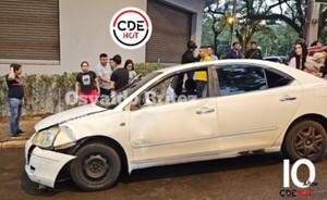 Mujer muere tras violento choque en cruce semafórico 