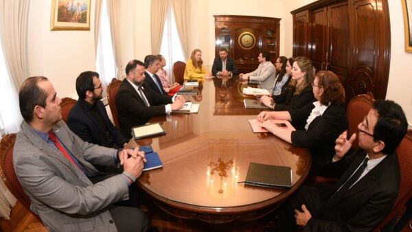 Nuevas promesas: Referentes oncológicos se reunieron con ministra de Salud y Alliana