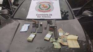 Dos hombres detenidos con armas y dinero en efectivo en San Antonio - Policiales - ABC Color