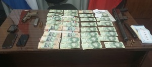 Detienen a dos hombres con armas y dinero en San Antonio - trece