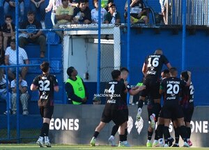 Versus / Un pelotón de "extranjeros" para General Caballero