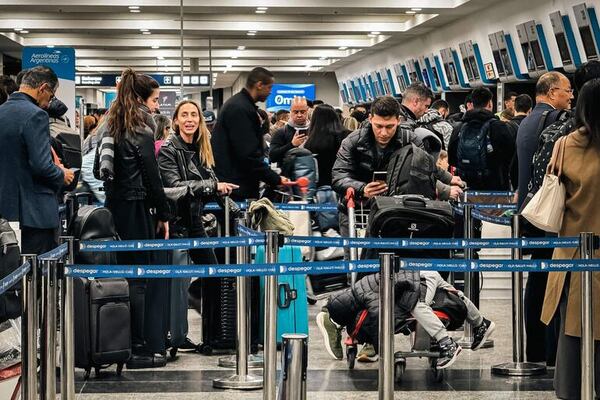Huelga en aeropuertos en Argentina: cómo impactará en Paraguay - Nacionales - ABC Color