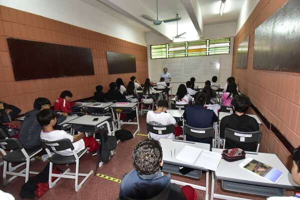 Alumnos del CNC, mudados a otro colegio por riesgo de derrumbe - Nacionales - ABC Color