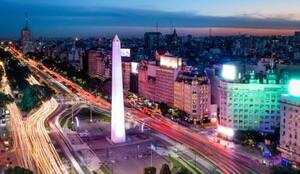 Argentina anuncia medidas para estimular el uso de d贸lares en la econom铆a