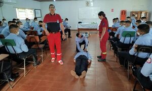Realizan charla sobre primeros auxilios y salud mental