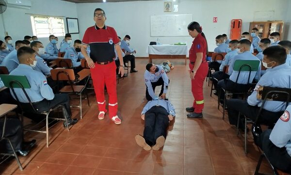 Realizan charla sobre primeros auxilios y salud mental