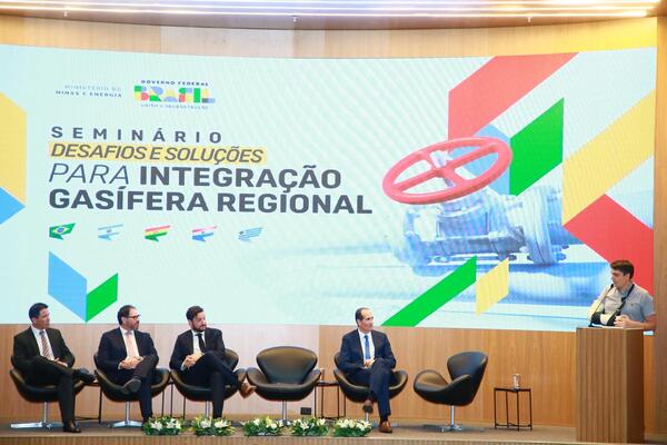 Resaltan al gasoducto bioceánico como clave para la integración energética regional en Brasilia - .::Agencia IP::.