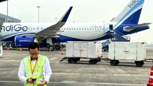 Avión indio no pudo ingresar en el espacio aéreo paquistaní tras turbulencias, según India