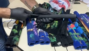 Interceptan decoraciones con cocaína para Asia en tapices de tela