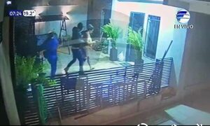 (Video) Violento asalto tipo comando en barrio Nazareth: se llevaron G. 40 millones