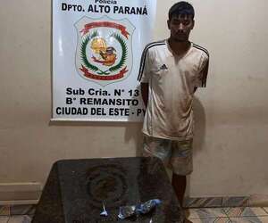 Patrullera dañada y presunto microtraficante detenido en Ciudad del Este - ABC en el Este - ABC Color