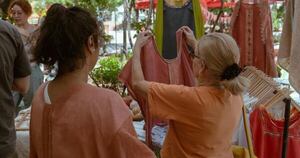 Diario HOY | Agroecología, ao po’i, lengua de señas y yoga para maternidades en la Feria en Plaza Italia