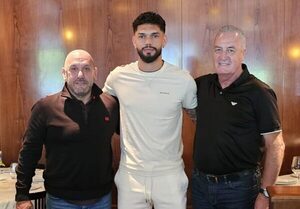 Versus / Gustavo Alfaro visitó a Omar Alderete a 13 días del duelo ante Uruguay