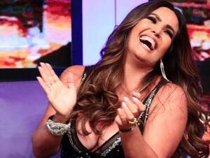 ¡Espectacular, espectacular! Lorena confesó cómo le “pega” cuando se “pasa” con el champagne