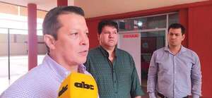 Seccionaleros entregan a Horacio Cartes una nota de apoyo a Nenecho - Política - ABC Color