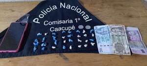 Dos mujeres fueron aprehendidas con 32 piedritas de cocaína en Caacupé - Nacionales - ABC Color